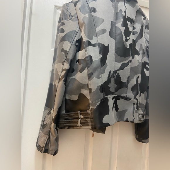 NWOT‼️‼️ Ladies Faux Leather Jacket ‼️ Final Sale review all photos! - Picture 6 of 12